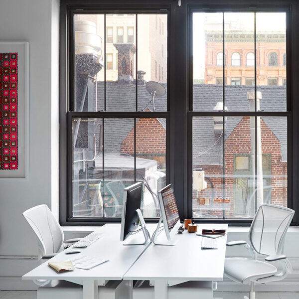 Diffrient task chair in office