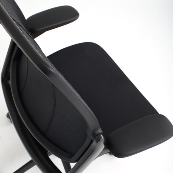 Overview of seat and armrests on Smart Ocean chair
